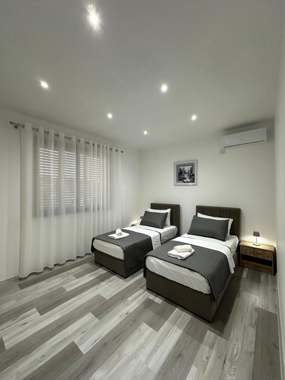 Host Apartments Shkodra Exterior foto